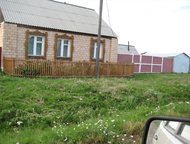 Челябинск: Продам дом Продам дом в п. Дзержинка, расположенного при въезде в г. Верхнеуральск Челябинской области. Дом из сруба. облицован кирпичом, трехкомнатна